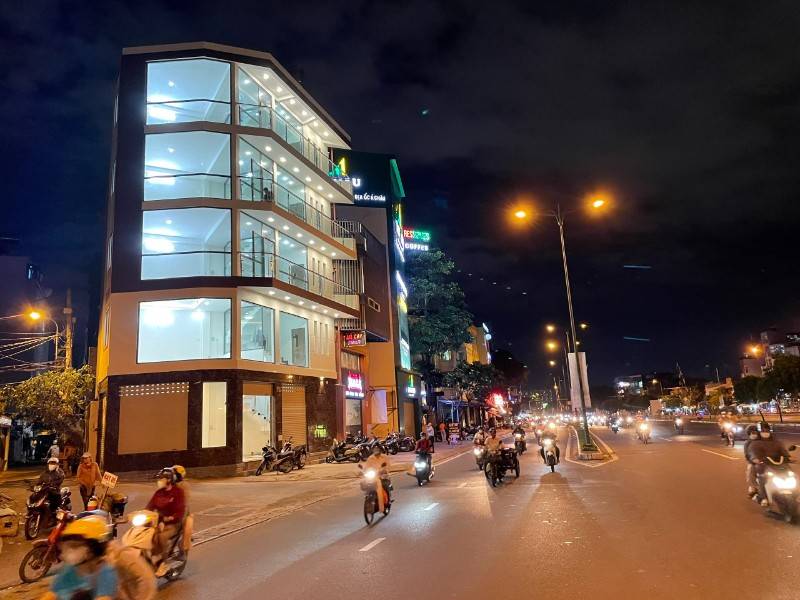 Cho thuê toà nhà 3 mặt tiền Phạm Văn Đồng P1 Gv nhà mới 5 lầu
