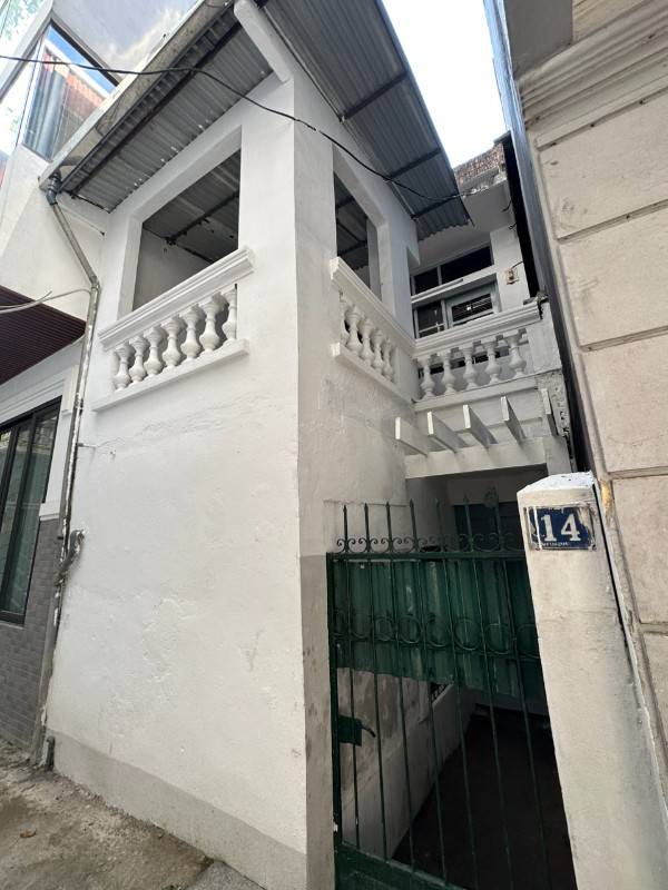 Cho thuê Nhà 2 tầng diện tích 33m2 ỏ Ngõ Hòa Bình 4 phố Minh Khai