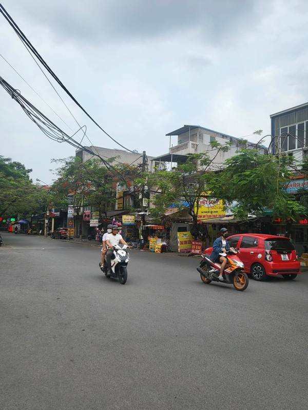 Bán nhà mặt đường Nguyễn Bình, đang cho thuê 18tr/th