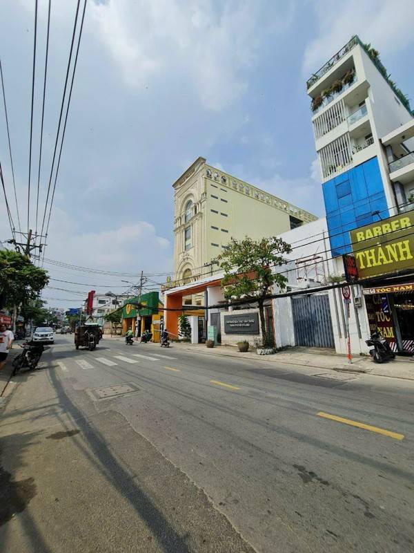 Nhà MT đường Nơ Trang Long, P13, BT ( 8x23m Vuông 4 Tầng còn 24.9 Tỷ )