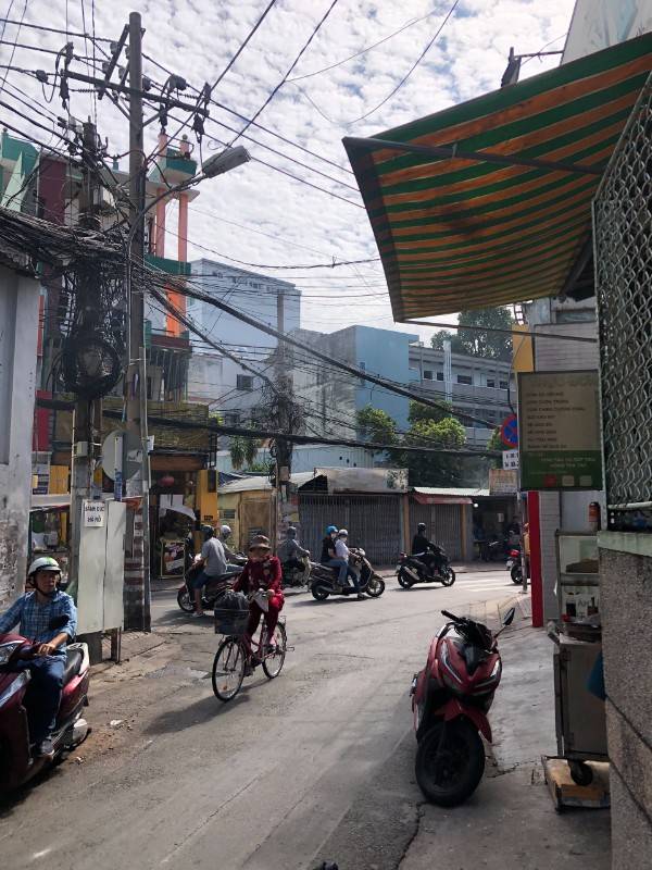 Bán nhà 3 tầng MẶT TIỀN đường Nguyễn Thị Huỳnh giá ngang nhà hẻm