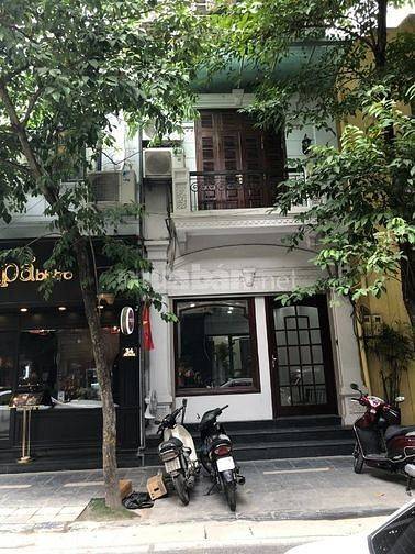 Cho thuê tầng 1 nhà mặt tiền 32B phố Nhà Chung Hoàn Kiếm, Hà Nội, 84m2