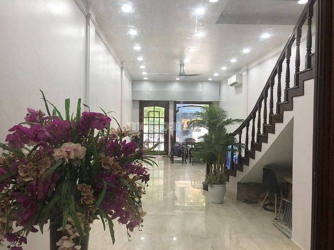 Cho thuê tầng 1 nhà mặt tiền 32B phố Nhà Chung Hoàn Kiếm, Hà Nội, 84m2
