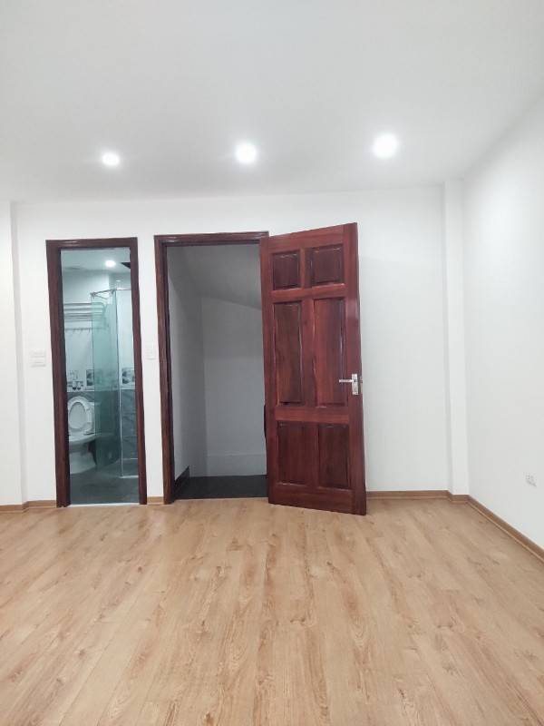 Bán  nhà ngõ 181 Quan Nhân 35m2 x 5 t mới tinh ngõ 3 m nhinh 4 ty 