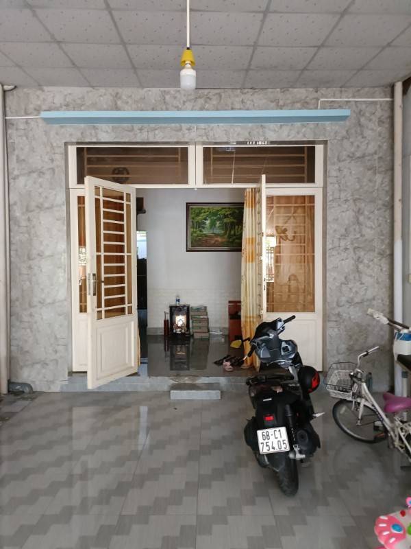 Nhà sổ riêng 2.6 tỷ chợ Nhơn Đức cũ 2012 Lê Văn Lương