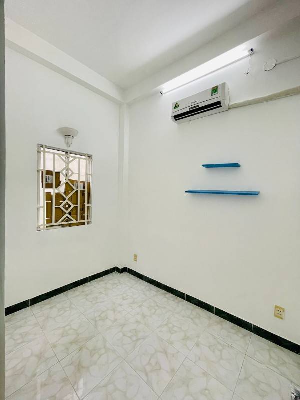 Cho thuê nhà mặt tiền Trương Quốc Dung, PN, 4x25, 3 tầng, giá 30tr