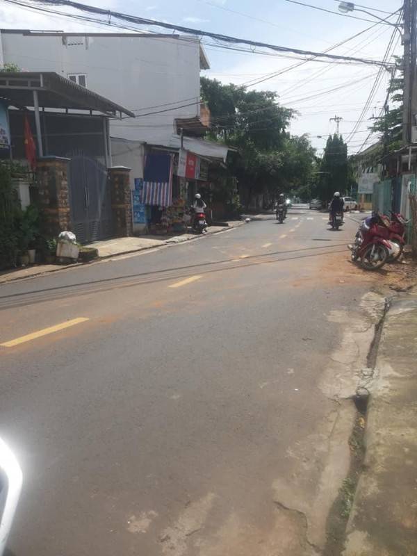 Cho thuê nhà mặt tiền Trần Phú ngang 10 mét gần trường học