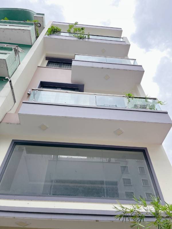 Cho thuê nhà MT 64 Trần Văn Quang, TB, 4 tầng có ST, giá 24 triệu