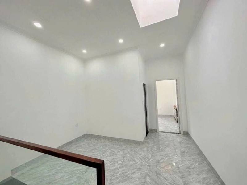 Cần tiền mở xưởng cần bán nhà Hoàng Diệu, p9 quận 4 60m2 giá 4,5tỷ