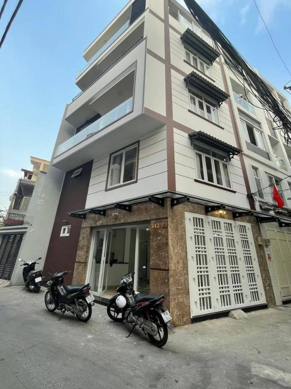 Cho thuê nhà căn góc, HXH 347 Huỳnh Văn Bánh, P11, Phú Nhuận