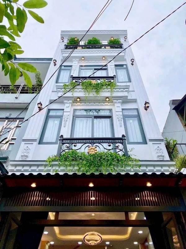 Nhà mặt tiền đường 18 Quang Trung, diện tích đẹp, giá tốt nhất khu vực