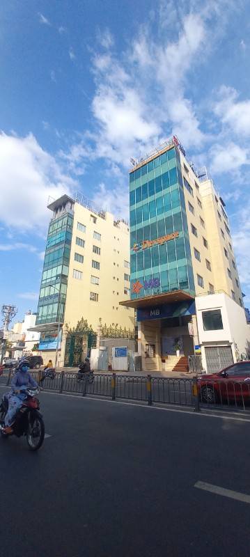 Bán 250m2 nhà Góc 2MT Lê Quang Định, Tiện xây Tòa nhà