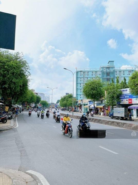 Bán gấp nhà góc 2 mặt tiền tuyến đường Nguyễn Trãi - DT: 4.2 x 15m