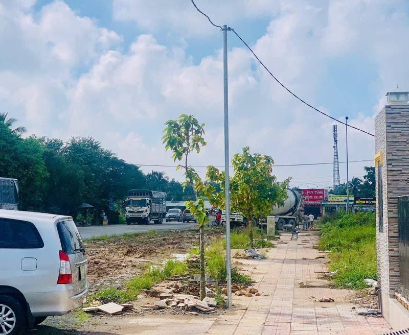 Chính chủ bán lỗ đất thổ cư 100m2 , ngay trung tâm thị trấn Thủ Thừa .