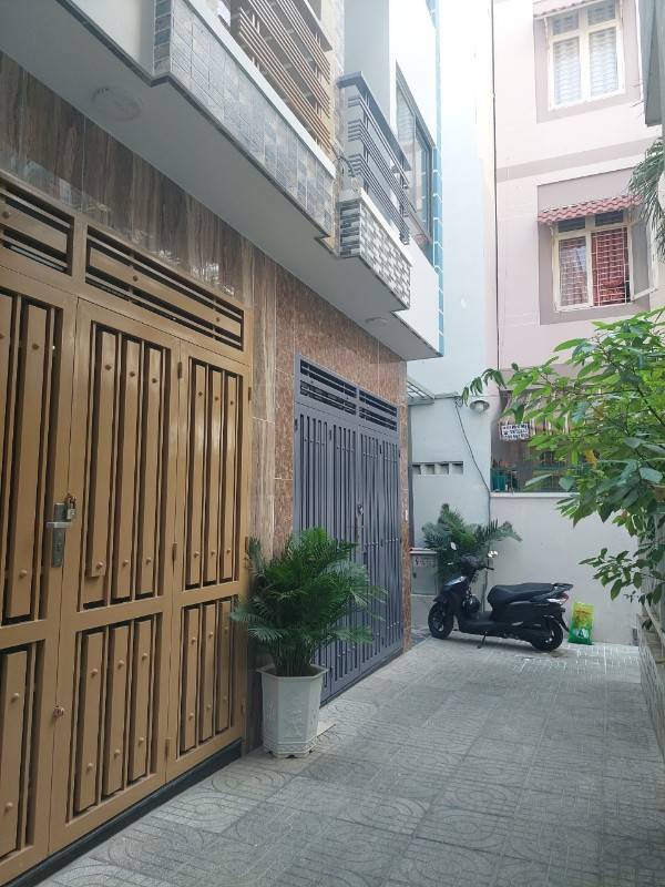 Bán nhà đường Nguyễn Đình Chính, p11, quận Phú Nhuận, dt 4x10m, 2 lầu,