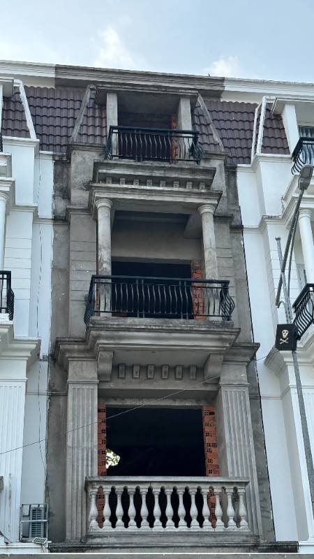 Bán nhà phố mặt tiền cổng chợ Bình Minh - căn rẻ nhất dự án