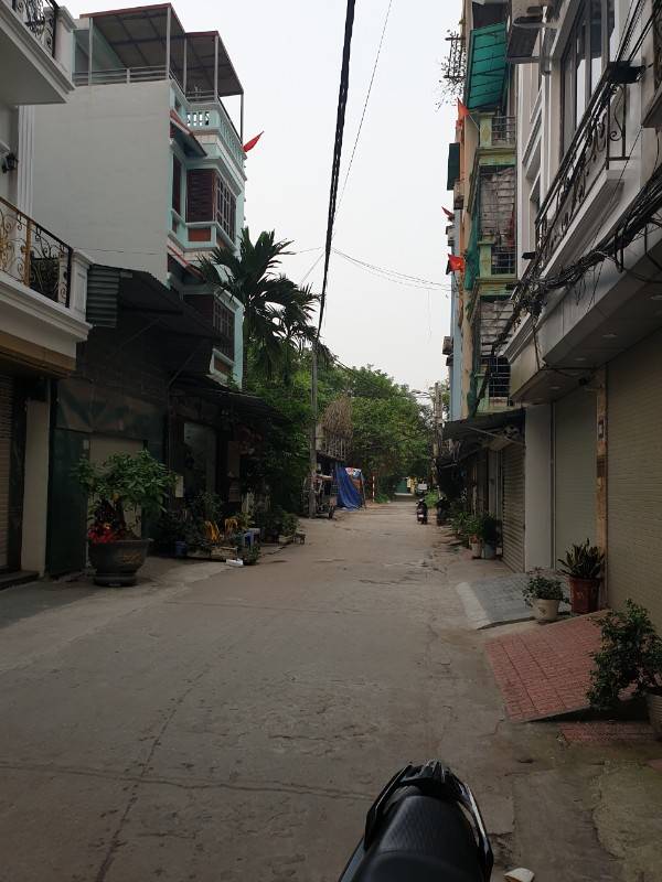 Cho thuê 140m² đất làm kho tại ngõ 258 Tân Mai đường trước xe tải 