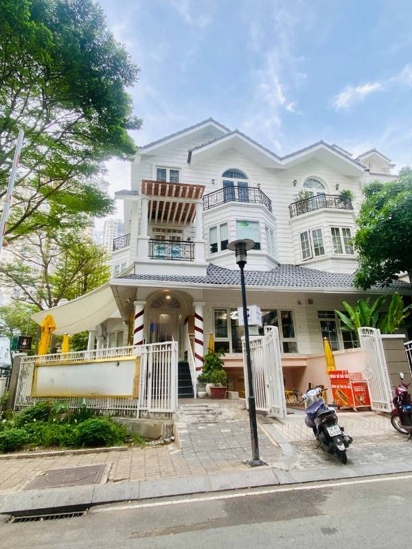 Cho thuê Villa góc 2MT Saigon Pearl Hầm 3 lầu áp mái (thang máy)