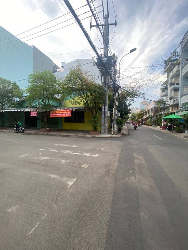 Cho thuê nhà căn góc khu Cư Xá Ngân Hàng Tân Thuận Tây Quận 7 DT 7x19m