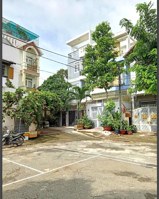 Bán gấp nhà phố căn góc gồm 7 phòng ngủ tại Bộ Công An- Nguyễn VQuy