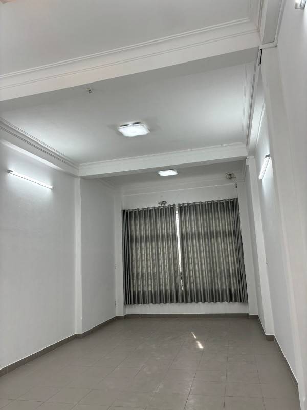 Cho thuê nhà mặt tiền Thăng Long quận Tân Bình, 4.2x24m trệt 2 lầu st