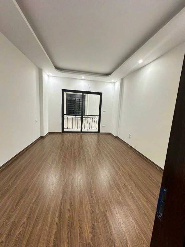 Bán Nhà Nguyên Căn 105Thanh Am, Long Biên, HN. 30m2 x 5 tầng. Giá 4tỷ