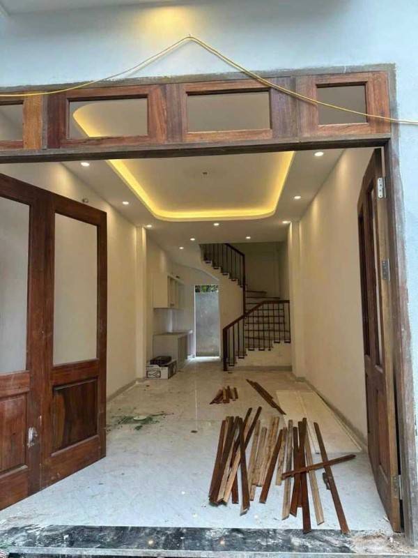 Bán Nhà Nguyên Căn 105Thanh Am, Long Biên, HN. 30m2 x 5 tầng. Giá 4tỷ