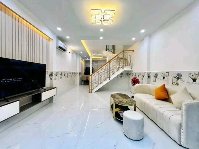 Chủ ngộp bán nhà Nguyễn Thái Sơn, Gò Vấp 42m2. Cách Vincom 100m,sổ sẵn