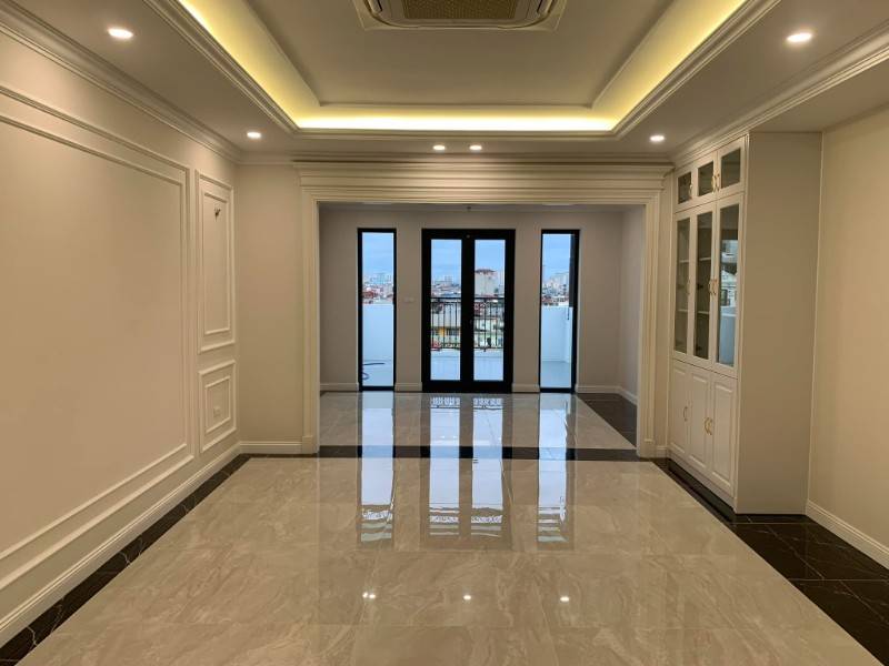 GẤP - Chính chủ bán nhà Mặt phố Ngũ Xã, view hồ giá 40 tỷ, 65m2.KD lớn