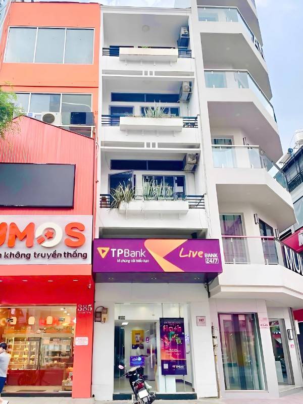 Cho thuê nhà 387 Sư Vạn Hạnh gần TTTM Vạn Hạnh Mall, P12, Q10. 5 Tầng,