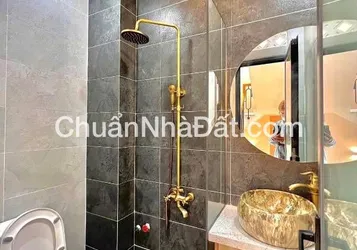 Kẹt tiền bán gấp nhà Trần Hưng Đạo B p1 Quận 5 giá 2tỷ9. lh:0763509214