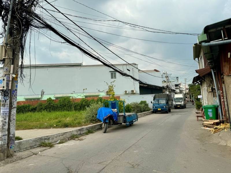 BÁN ĐẤT NGAY TRƯỜNG NGUYỄN HỮU CẦU TRUNG CHÁNH HÓC MÔN HẺM 6M 6,M2 KD